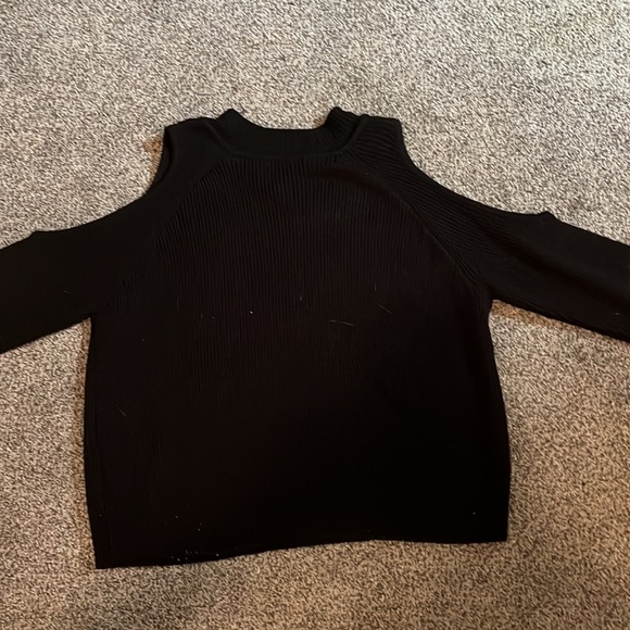 black sweater - Picture 2 of 2